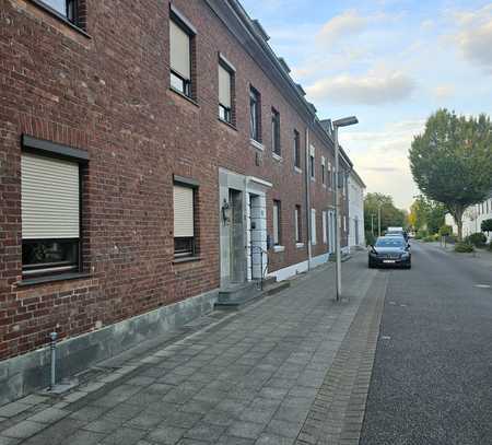 Preiswertes 7-Zimmer-Reihenhaus in Aachen Richterich