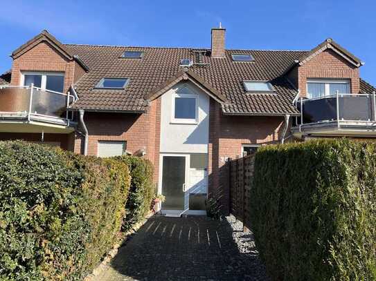 Wohnung mit vier Zimmern und Terrasse in Kerpen, zentrumnah und zugleich am Waldrand gelegen