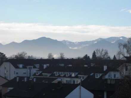 PRIVAT: Sanierte 2-Zimmer-Wohnung mit Balkon und EBK sowie TG in Rosenheim