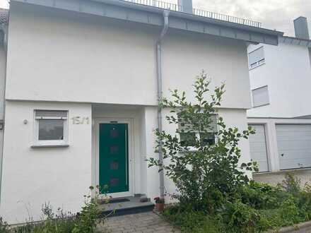 Doppelhaus mit Gartenanteil und Garage in ruhiger Wohnlage