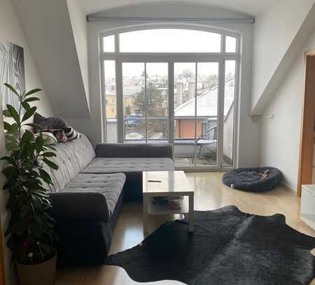 **Großzügige Dachgeschoss-Wohnung direkt im Stadtkern** 2 Balkone, Einbauküche