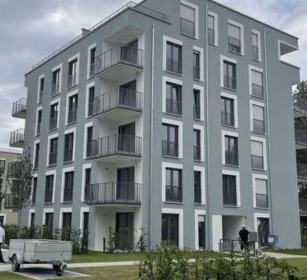 Geschmackvolle 2-Raum-Wohnung mit gehobener Innenausstattung mit Balkon und EBK in München Aubing