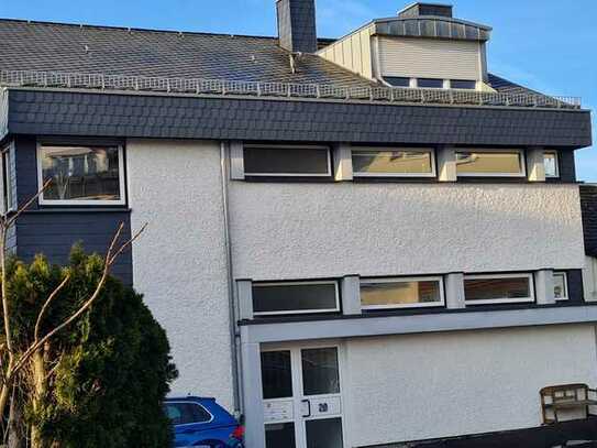 VON PRIVAT: Schöne 4-Zimmer-Wohnung mit Einzelgarage, Balkon, Garten und EBK in Niedernhausen