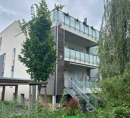 Moderne und exklusive Balkonwohnung mit Top-Ausstattung und Carport - Blick ins Grüne inklusive