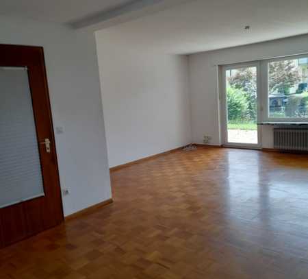 Ansprechende und gepflegte 3,5-Zimmer-EG-Wohnung mit Balkon und EBK in Teningen