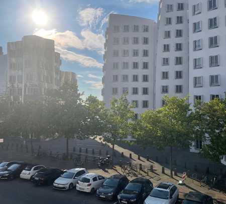 Möblierte Top-Wohnung mit Traumblick in Traumlage direkt am Hafen gegenüber von Ghery W. Bauten