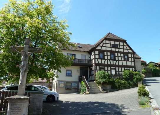 Ehemaliger Landgasthof mit Wohnung, Saal und Terrasse