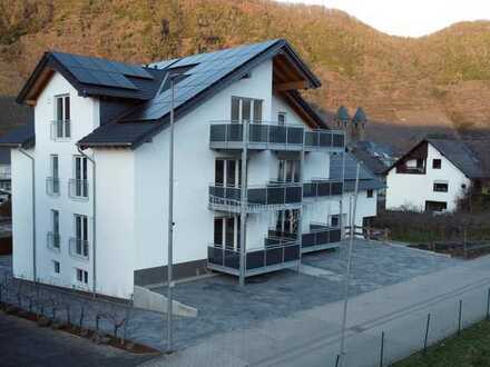 Erstbezug, hochwertige Erdgeschoss-Wohnung mit Küche und Balkon - linke Gebäudeseite