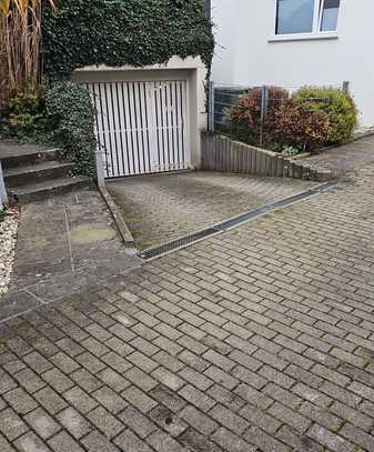 Tiefgaragenstellplatz in zentraler Lage zu vermieten