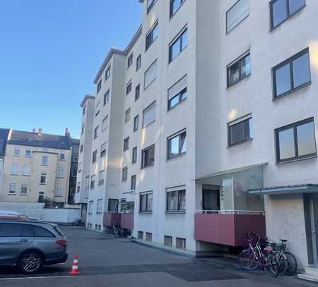 Zentral gelegene, gepflegte 2,5 Zimmerwohnung mit Südbalkon Mannheim City