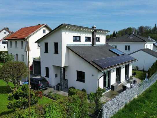 Einfamilienhaus mit unverbaubarem Blick und PV-Anlage