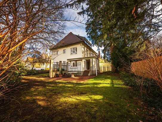 Frisch renovierte Stadtvilla mit historischem Charme & Gartenidylle am Westpark