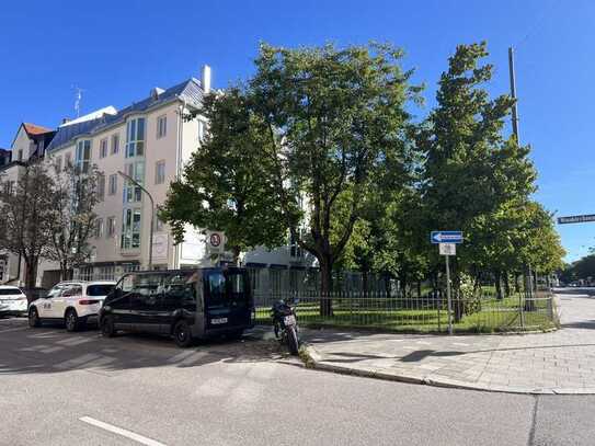 Teilrenovierte, helle Büroetage an der Boschetsrieder Straße in Thalkirchen