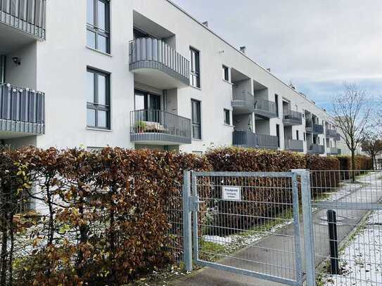 Exklusive, neuwertige 3-Zimmer-Terrassenwohnung mit Balkon und Einbauküche in München