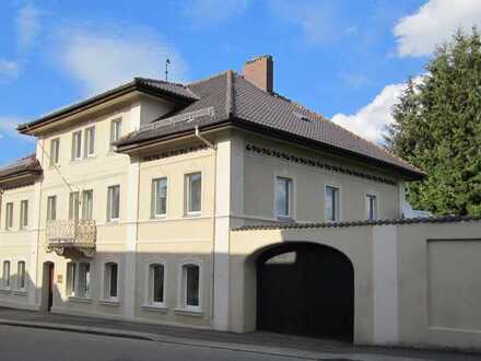 Historisches Wohnhaus -ehem. GUTSHOF- mit Nebengebäude in sonniger Ortslage Nähe Furth im Wald