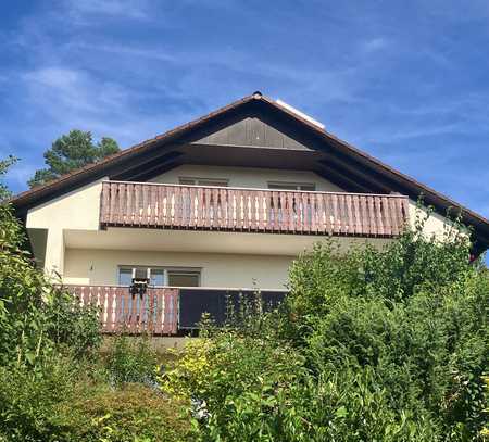 Großes exklusives Wohnhaus mit Garten am Waldrand mit Fernsicht