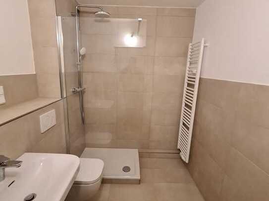 Schöne 2,5-Zimmer-Hochparterre-Wohnung mit Wohnessdiele nach Sanierung mit Balkon (Uni Nähe)