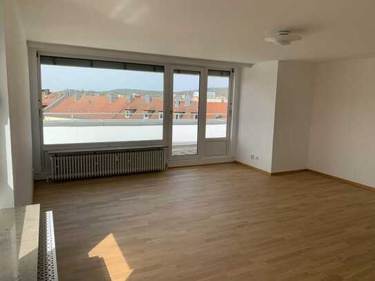 City Penthouse Wohnung mit sonniger Dachterrasse nahe Markgräflichen Opernhaus