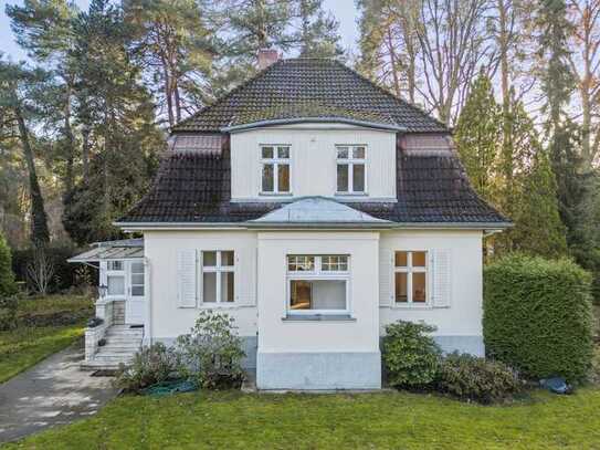 Bezugsfreie, elegante Altbauvilla im Herzen von Frohnau: Großer Garten, Terrasse und Garage