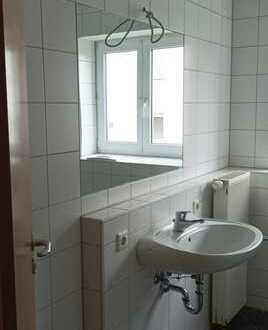 Ansprechende und vollständig renovierte 2-Zimmer-Wohnung mit Einbauküche in Erbach