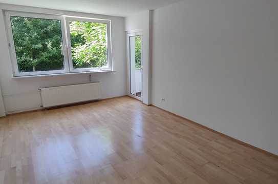 Schöne und vollständig renovierte 2-Zimmer-Wohnung mit Balkon in Essen