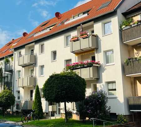 Nähe Vier Linden und Hohnsensee : Schöne 3 Zimmerwohnung mit Balkon, Garten und Garage