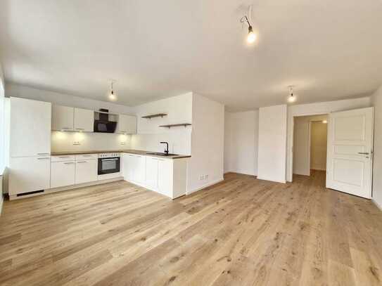 Einbauküche + Balkon + Gäste-WC + Ankleidezimmer! 3-Zimmer-Wohn(t)raum mitten in der City!