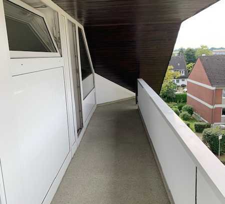 frisch renovierte Dachgeschoss-Wohnung mit Balkon Nähe Düsseldorf
