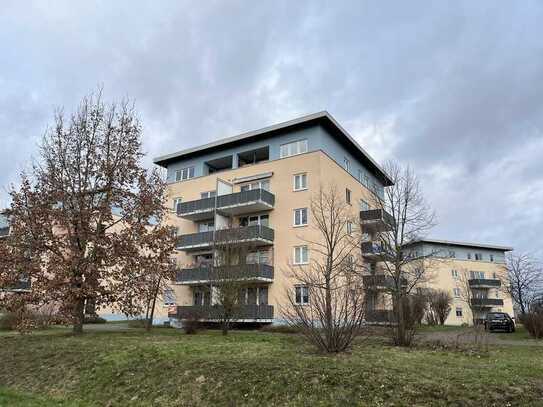 2-Zi-Wohnung mit Einbauküche, Balkon und PKW-Stellplatz (Möbel können übernommen werden)