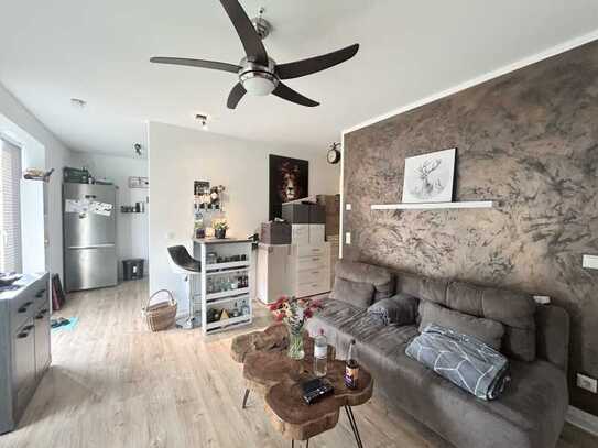 Helle, zentral gelegene 2 Zimmer Wohnung mit Fußbodenheizung, Terrasse und PkW-Stellplatz