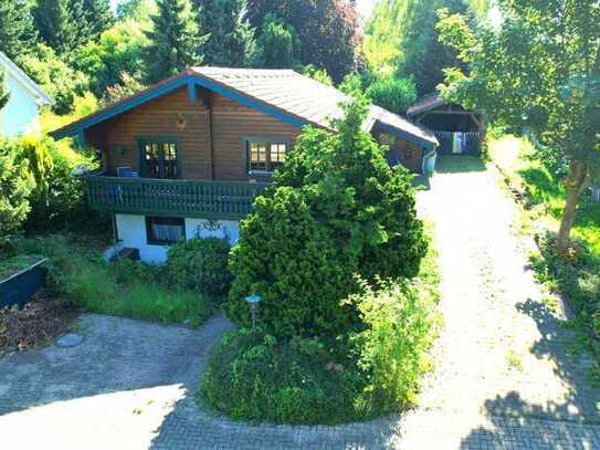 Schöner Bungalow in Blockbohlenbauweise mit Wohnkeller und super schönem Garten