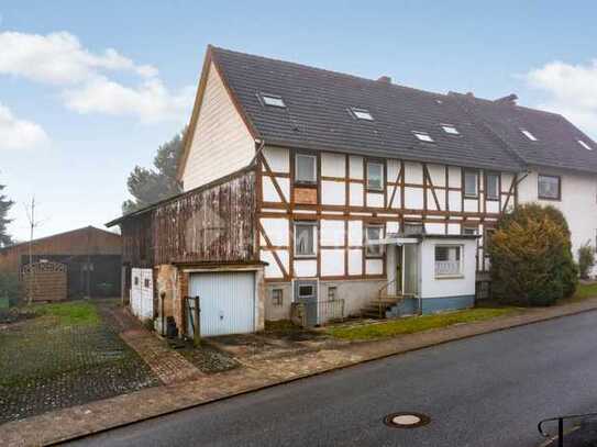 Handwerker aufgepasst! DHH mit viel Potenzial, Garten, Garage, Carport und Stellplatz in Einbeck