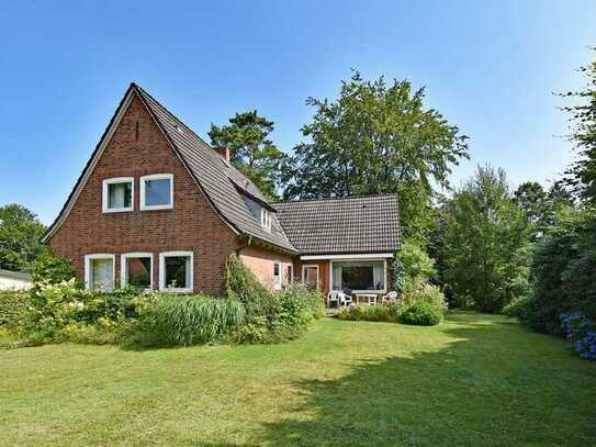 Klassiker zum Wachküssen: Solides Einfamilienhaus auf herrlichem, ca. 1.284 m² Süd-/Westgrundstück