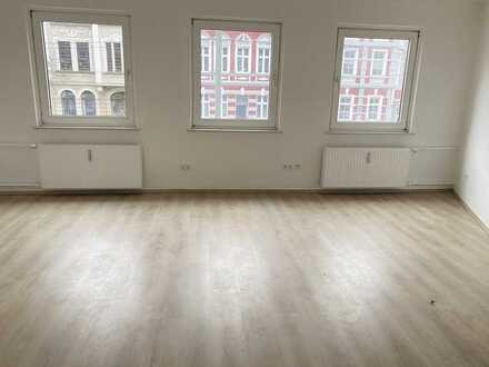 Sanierte 1,5 Zimmer Wohnung auf der Mülheimer Str !!!