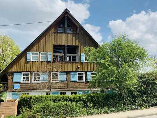 Ansprechende 4-Zimmer Maisonette-Wohnung mit neuwertiger Einbauküche, Garten in Flözlingen.