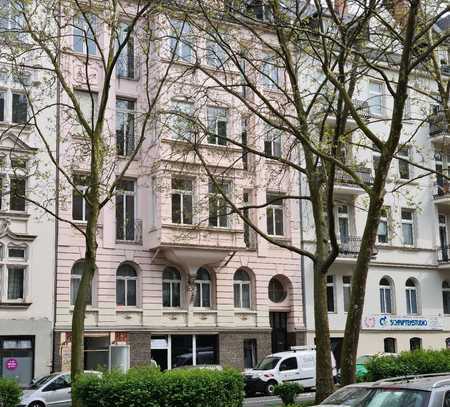 Exklusive, gepflegte 4-Zimmer-Wohnung mit gehobener Innenausstattung mit Balkon und EBK in Wiesbaden