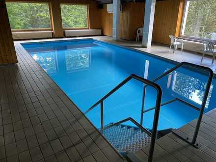 Ansprechende 3-Raum-Wohnung mit Schwimmbad, Sauna, EBK und Balkon in Oberkreuzberg