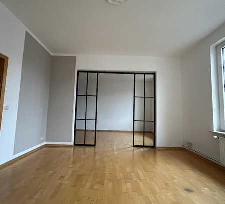 Lichtdurchflutete und moderne 3,5-Zimmer-Wohnung in Alfeld mit Einbauküche und Terrasse