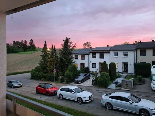 Schöne helle 1-Zi.Whg, Ortsrandlage mit großem Balkon inkl. Auto-Stellplatz