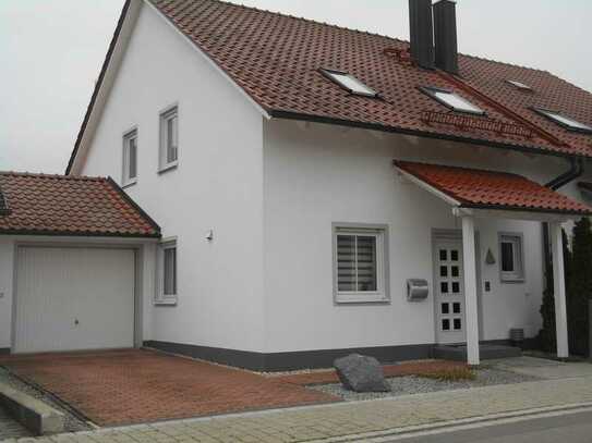 DHH mit ELWG und Garage / Stellplatz