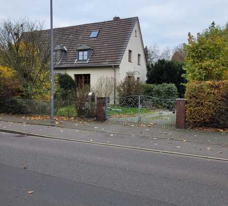 Für Gartenliebhaber: Schöne 4-Raum-Doppelhaushälfte mit großem Garten in Stadtwaldnähe