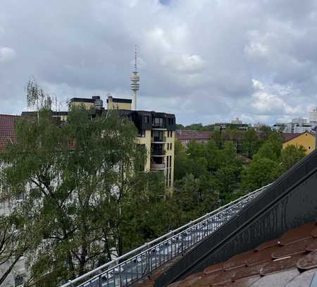 2 Zimmer DG Wohnung ohne Käuferprovision in Schwabing mit großzügigen Stellflächen im DG!