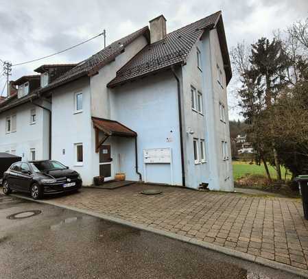 2 Zimmer 1.OG Wohnung mit Balkon und Außenstellplatz