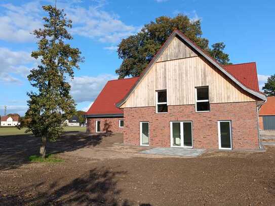 Erstbezug: Freundliches 5-Zimmer-Bauernhaus mit gehobener Innenausstattung mit Terrasse und Garten