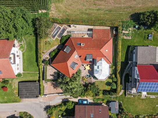 Herrschaftliche Villa mit Einliegerwohnung und Wellnessbereich.