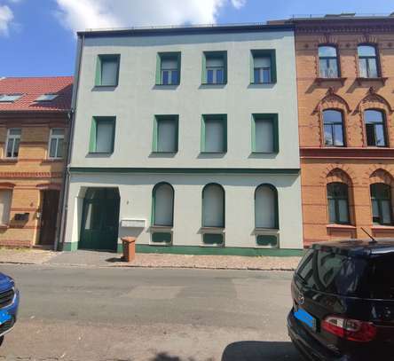 Helle 2-Raumwohnung mit Balkon und Carport, im Zentrum von Bitterfeld