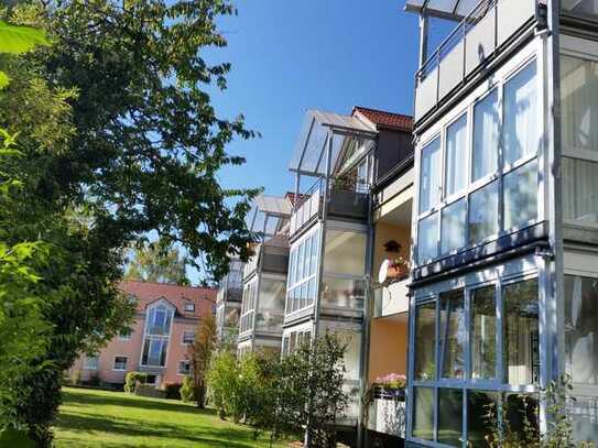 helle und ruhige DG-Wohnung mit großem Balkon