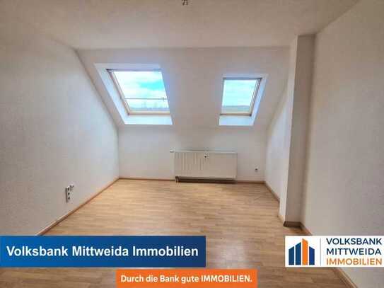 Zu Fuß zum Einkaufen in die Sachsenallee - gemütliche 3-Zimmer-Dachgeschoßwohnung