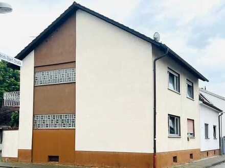 Renovierungsbedürftiges Einfamilienhaus in zentraler Lage