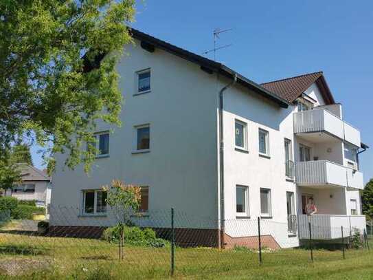 Attraktive 3,5-Zimmer-Hochparterre-Wohnung mit Balkon in Staufenberg